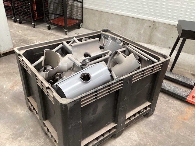 180 pvc dakgootstukken - afbeelding 1 van  7