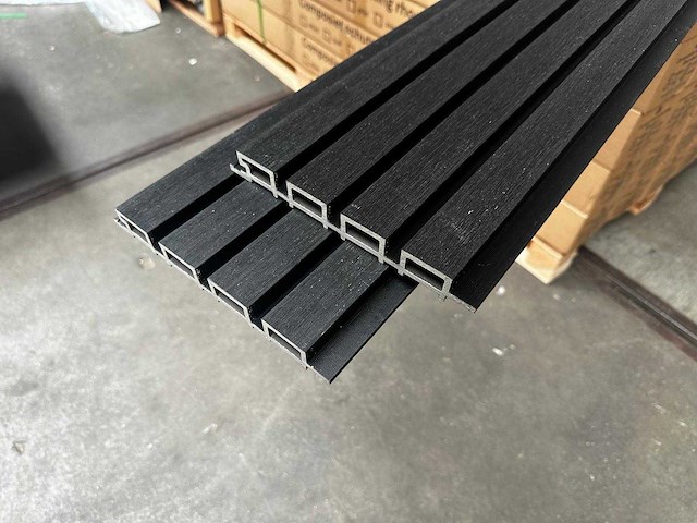 180x rhombus gevelbekleding composiet zwart - 290 cm lang - ruim 100 m2 - afbeelding 2 van  5