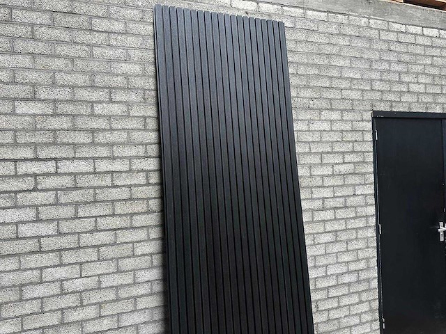 180x rhombus gevelbekleding composiet zwart - 290 cm lang - ruim 100 m2 - afbeelding 4 van  5