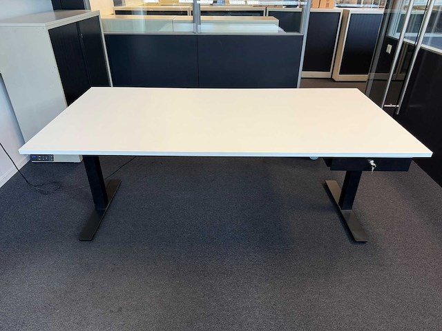 180x80cm - elektrisch zit-sta bureau - afbeelding 1 van  4