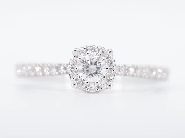 18k witgouden entourage ring, diamanten 0.80 ct - afbeelding 1 van  6