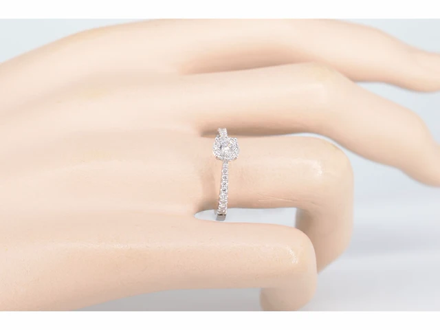 18k witgouden entourage ring, diamanten 0.80 ct - afbeelding 2 van  6