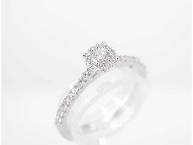 18k witgouden entourage ring, diamanten 0.80 ct - afbeelding 3 van  6