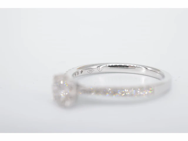 18k witgouden entourage ring, diamanten 0.80 ct - afbeelding 5 van  6