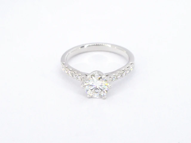18k witgouden ring, moissaniet 1.00 ct en diamant 0.30 ct - afbeelding 6 van  8
