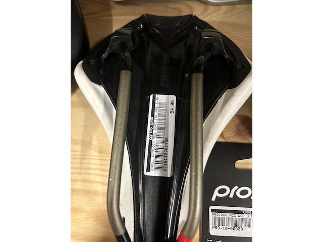 18x fietsonderdelen en accessoires w.o. racefietszadels w.o. prologo, fizik - afbeelding 7 van  10