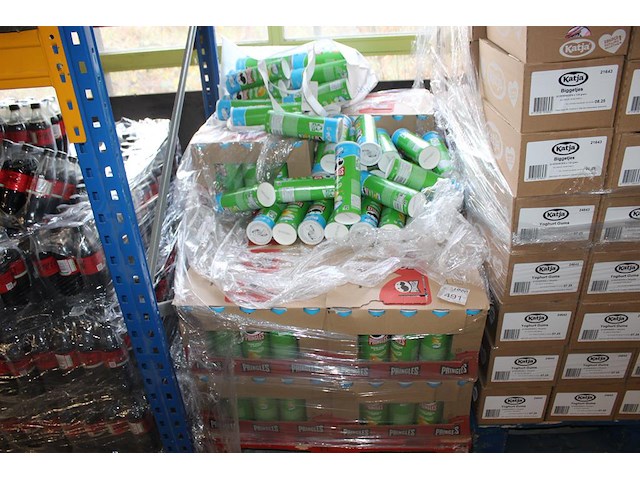 19 dozen pringles sour cream & onion. 19 x 19 bussen. tht 7-25. - afbeelding 1 van  3