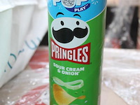 19 dozen pringles sour cream & onion. 19 x 19 bussen. tht 7-25 - afbeelding 2 van  3