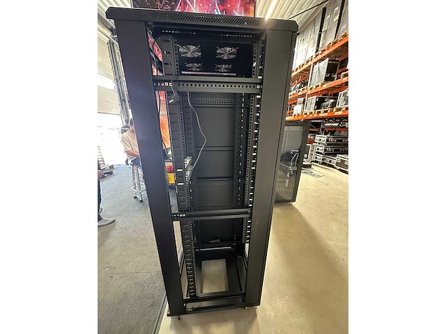 19 inch patch kast incl. 2x power protectie stekkerblok 42he - afbeelding 1 van  2