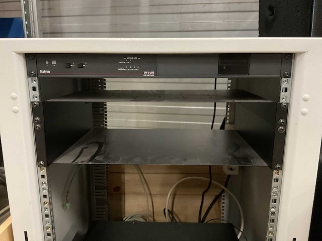 19” kast incl. inhoud - afbeelding 2 van  3