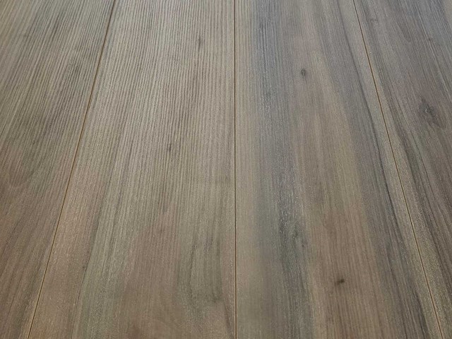 19 m2 laminaat plank - 1285 x 192 x 10 mm - afbeelding 1 van  2
