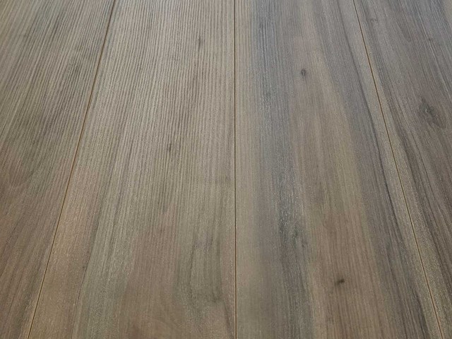 19 m2 laminaat plank - 1285 x 192 x 10 mm - afbeelding 1 van  3