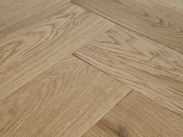 19 m2 parket eiken visgraat - 660 x 110 x 14 mm - afbeelding 1 van  3