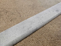 192 meter plakplinten 2400 x 25 x 5 mm - afbeelding 1 van  1
