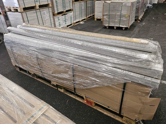 192 meter plakplinten 2400 x 25 x 5 mm - afbeelding 3 van  3