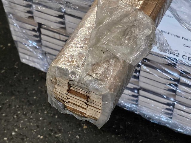 192 meter plakplinten 2400 x 25 x 5 mm - afbeelding 3 van  3