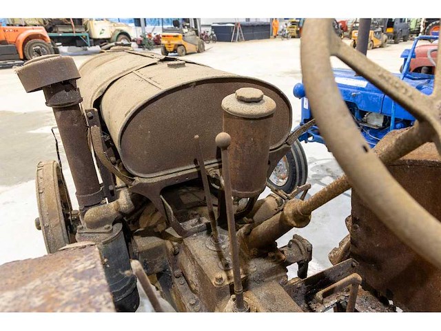 1922 deering oldtimer tractor - afbeelding 9 van  10