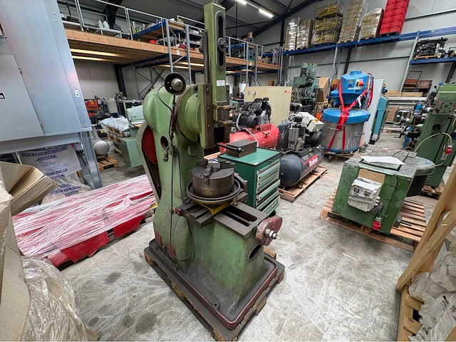 1946 laagland f155 spiebaansteekmachine - afbeelding 1 van  10