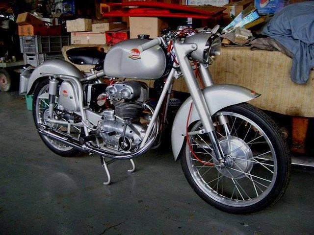 1950s mondial lusso sport 200cc | italian classic motorcycle - afbeelding 20 van  22