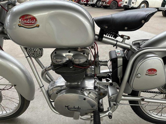1950s mondial lusso sport 200cc | italian classic motorcycle - afbeelding 21 van  22