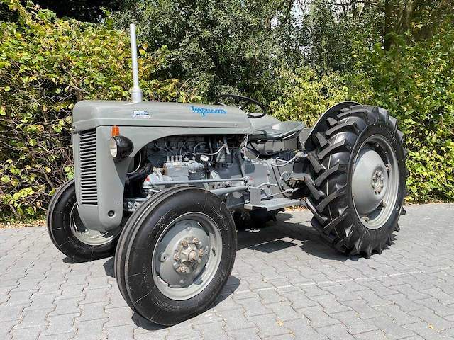 1951 ferguson te20 oldtimer tractor - afbeelding 1 van  23