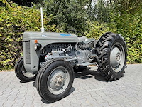 1951 ferguson te20 oldtimer tractor - afbeelding 1 van  23