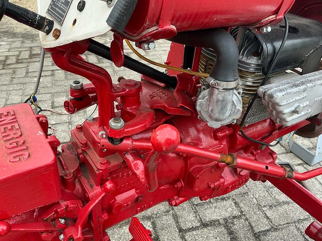 1952 energic 511 oldtimer tractor - afbeelding 21 van  25