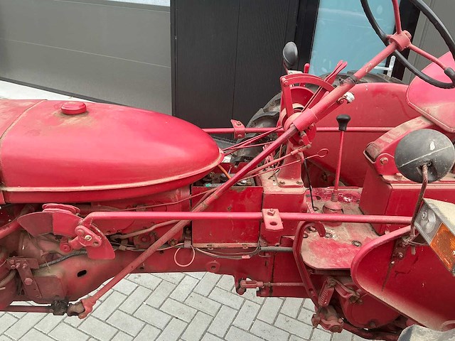 1952 farmall super fc oldtimer tractor - afbeelding 29 van  57