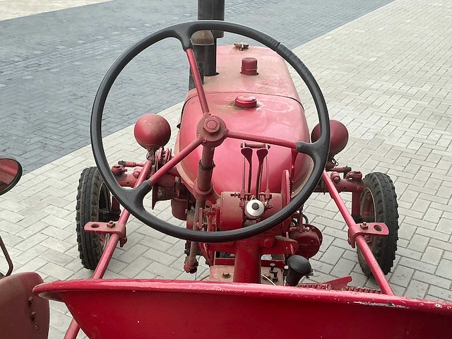 1952 farmall super fc oldtimer tractor - afbeelding 38 van  57