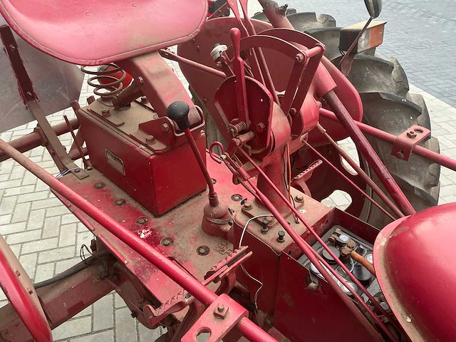 1952 farmall super fc oldtimer tractor - afbeelding 28 van  38