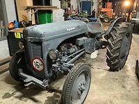 1952 ferguson ted oldtimer tractor - afbeelding 1 van  10