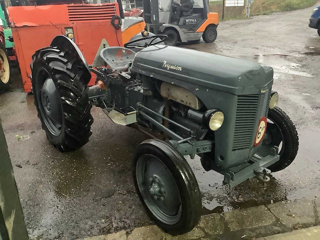 1952 ferguson ted oldtimer tractor - afbeelding 4 van  10
