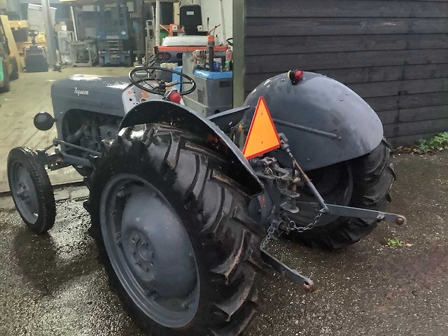1952 ferguson ted oldtimer tractor - afbeelding 5 van  10