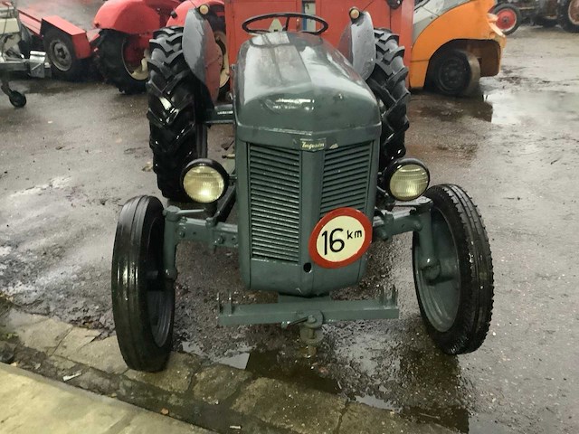 1952 ferguson ted oldtimer tractor - afbeelding 7 van  10