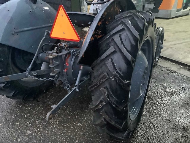 1952 ferguson ted oldtimer tractor - afbeelding 8 van  10