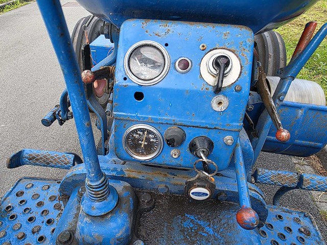 1952 fordson oldtimer tractor - afbeelding 7 van  16