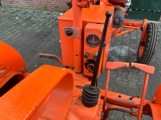 1955 allis chalmers oldtimer tractor - afbeelding 23 van  30