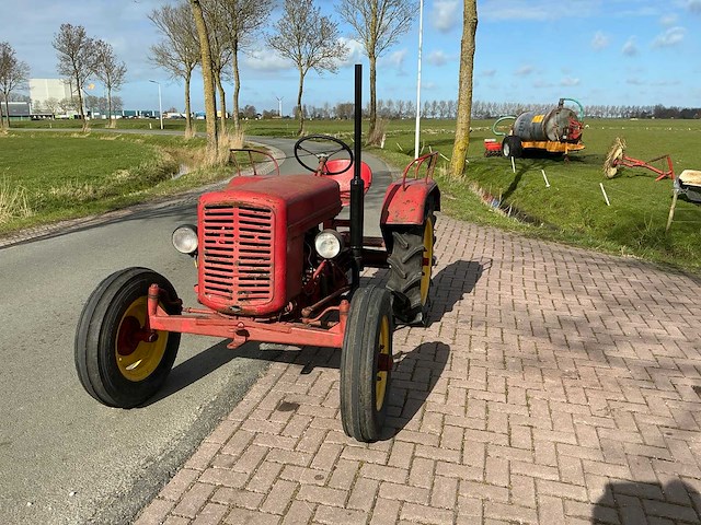1955 hela d112 tweewielaangedreven landbouwtractor - afbeelding 12 van  19