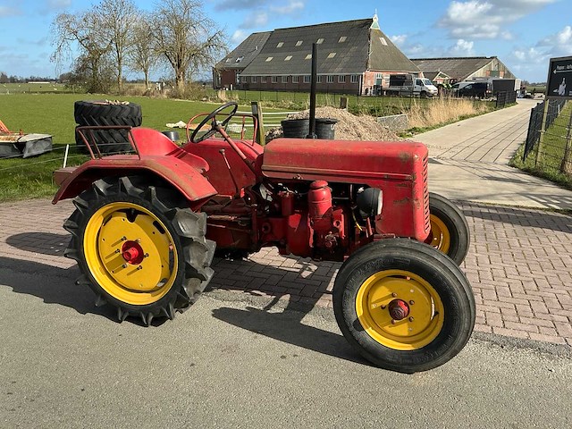 1955 hela d112 tweewielaangedreven landbouwtractor - afbeelding 15 van  19