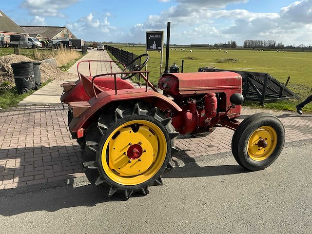 1955 hela d112 tweewielaangedreven landbouwtractor - afbeelding 16 van  19