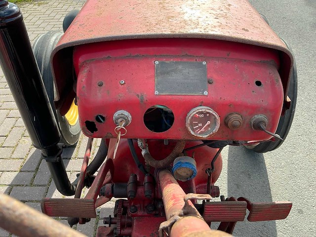1955 hela d112 tweewielaangedreven landbouwtractor - afbeelding 4 van  19