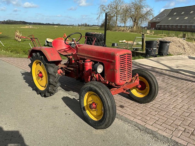 1955 hela d112 tweewielaangedreven landbouwtractor - afbeelding 14 van  19
