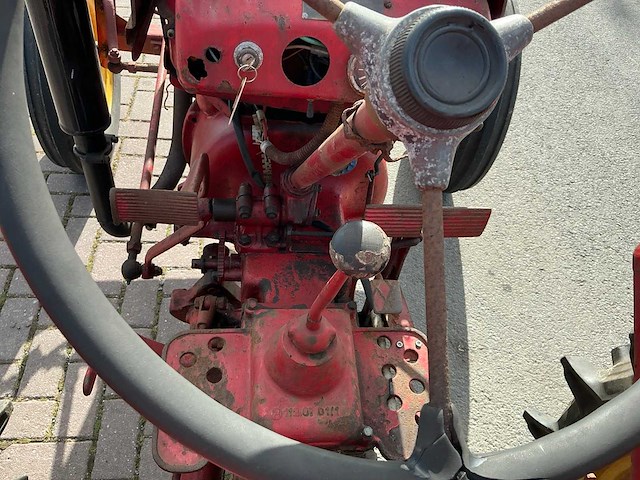 1955 hela d112 tweewielaangedreven landbouwtractor - afbeelding 7 van  19
