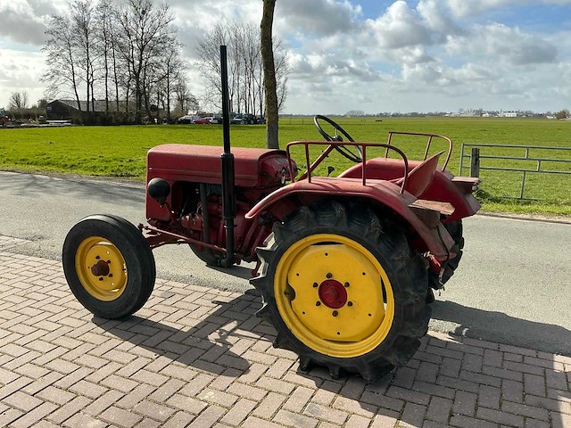 1955 hela d112 tweewielaangedreven landbouwtractor - afbeelding 10 van  19