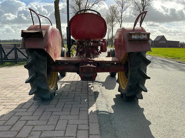 1955 hela d112 tweewielaangedreven landbouwtractor - afbeelding 14 van  19