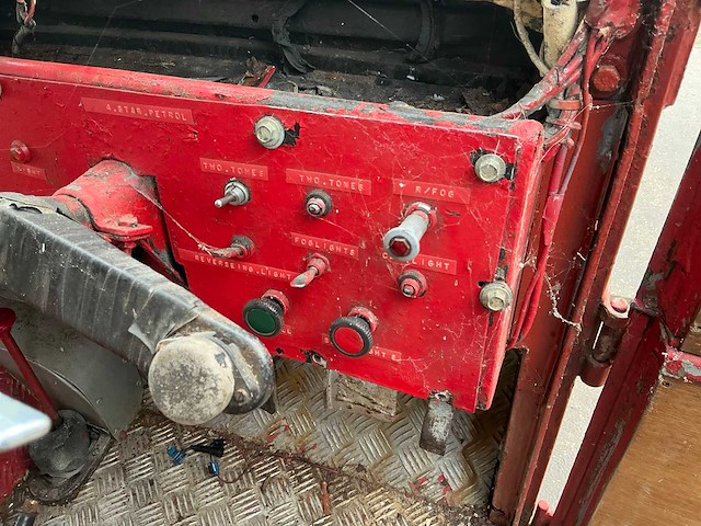 1955 land rover 80 series 1 brandweervoertuig 4x4 - afbeelding 11 van  33