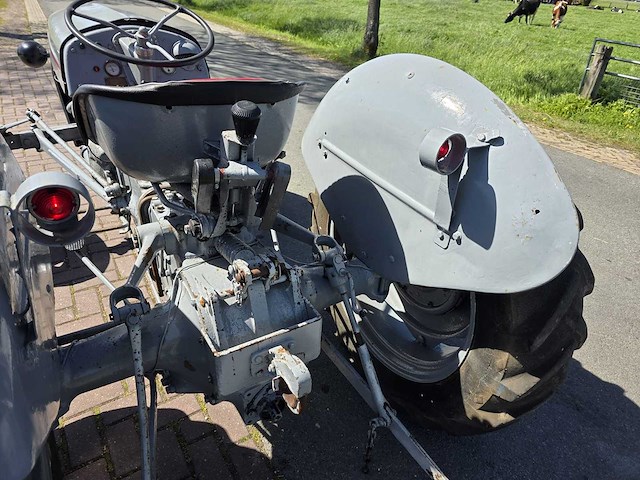 1955 massey ferguson ted tweewielaangedreven landbouwtractor - afbeelding 3 van  21