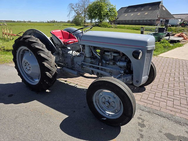 1955 massey ferguson ted tweewielaangedreven landbouwtractor - afbeelding 11 van  21