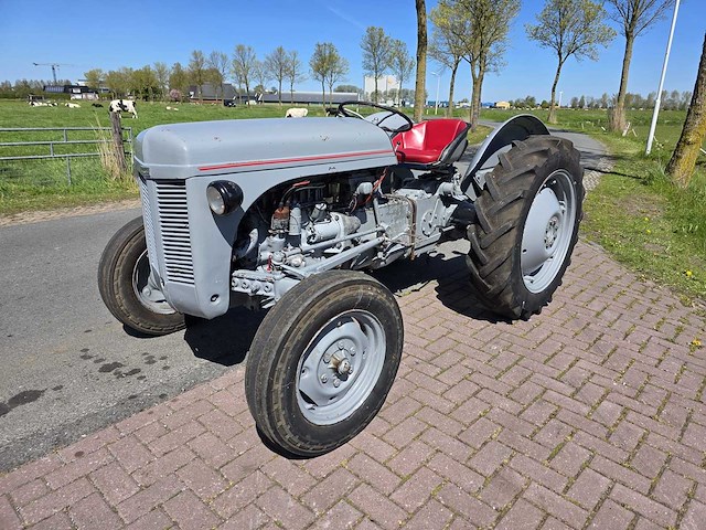 1955 massey ferguson ted tweewielaangedreven landbouwtractor - afbeelding 1 van  21