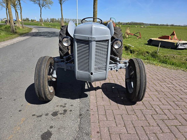 1955 massey ferguson ted tweewielaangedreven landbouwtractor - afbeelding 15 van  21